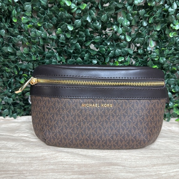 MICHEAL KORS LOGO FANNY PACK - Picture 2 of 6